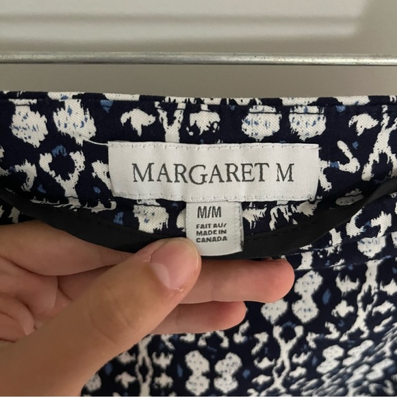 Margaret M size medium navy pattern elastic skirt - Picture 3 of 4